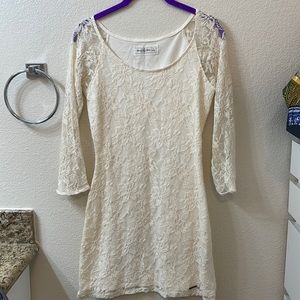 Never worn white lace body con S